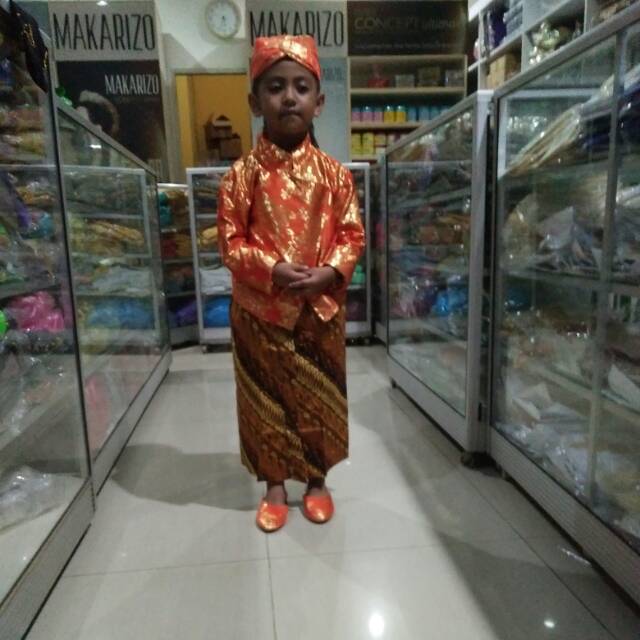 Baju adat jawa tk