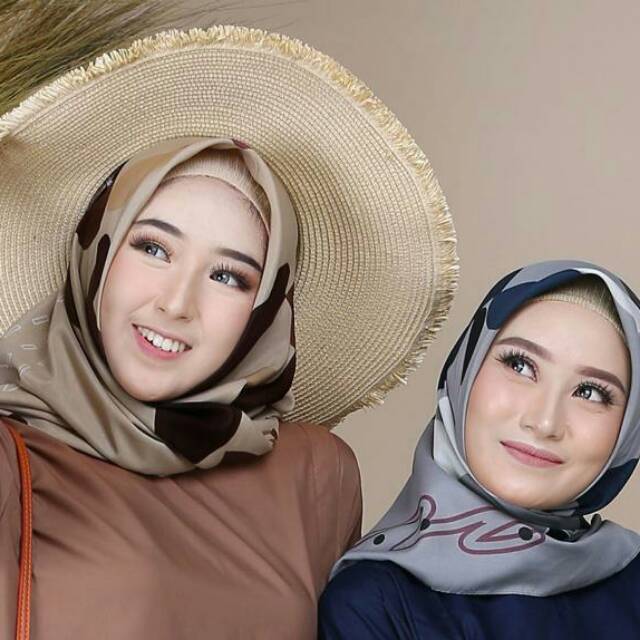 Arrafi hijab segiempat motif