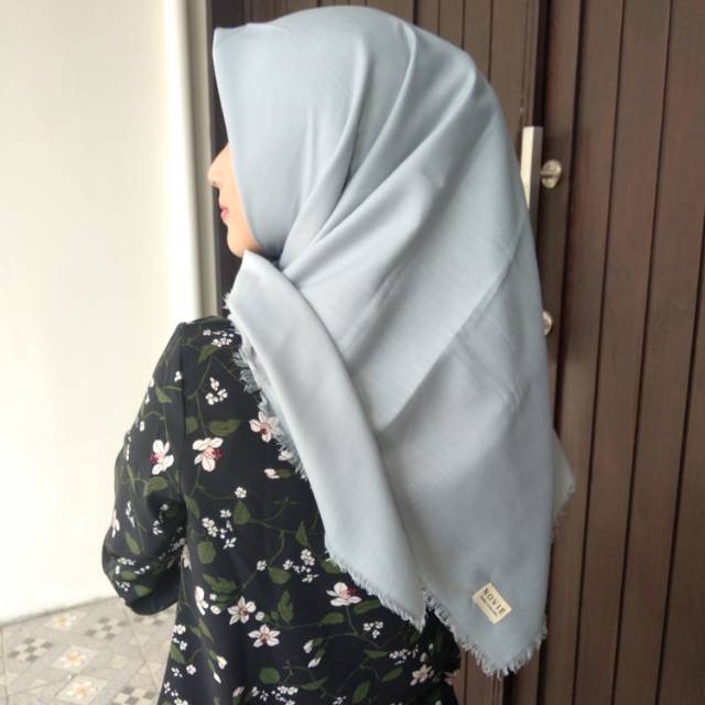 Rawis Segiempat by Novie / Square Rawis Polos Silver / Daily Hijab / Hijab Polos Segiempat Katun
