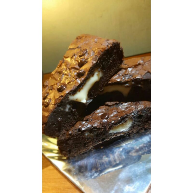 

BROWNIES CHOCO CHEESE MELELEH DI DALAM ( PO AREA TANGSEL)