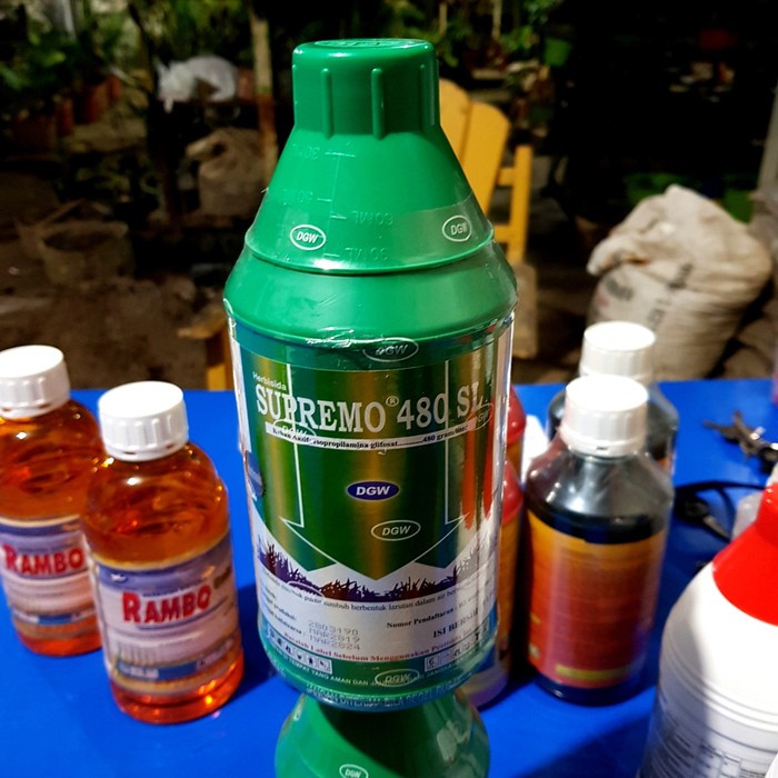Racun rumput ampuh merk supremo isi 1 ltr