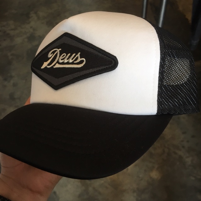 Deus trucker diamond Logo dua warna