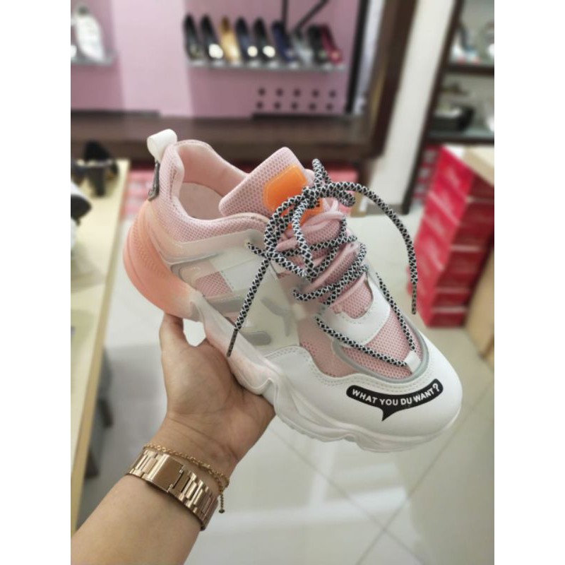 Sneakers Genny / Sepatu Running Wanita Branded Genny