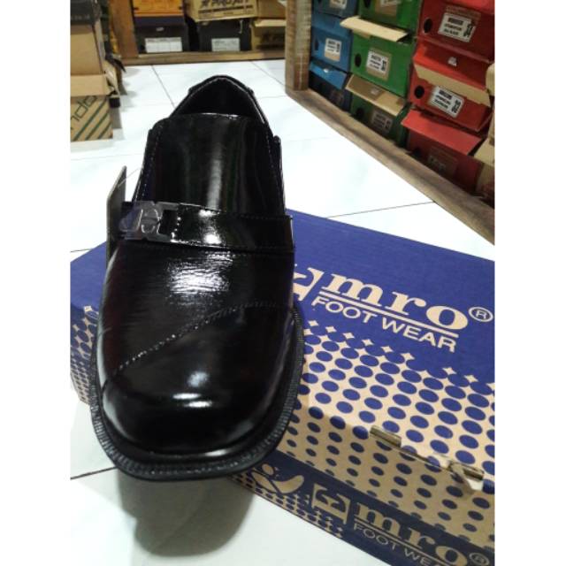Sepatu vantofel kulit pantofel pria merk emro