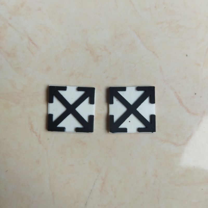 Patch &quot;OFF - WHITE&quot; Berbahan Rubber | 2cm x 2cm