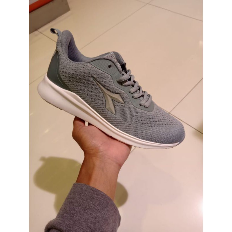 Diadora Tristan (size 37 38 39)