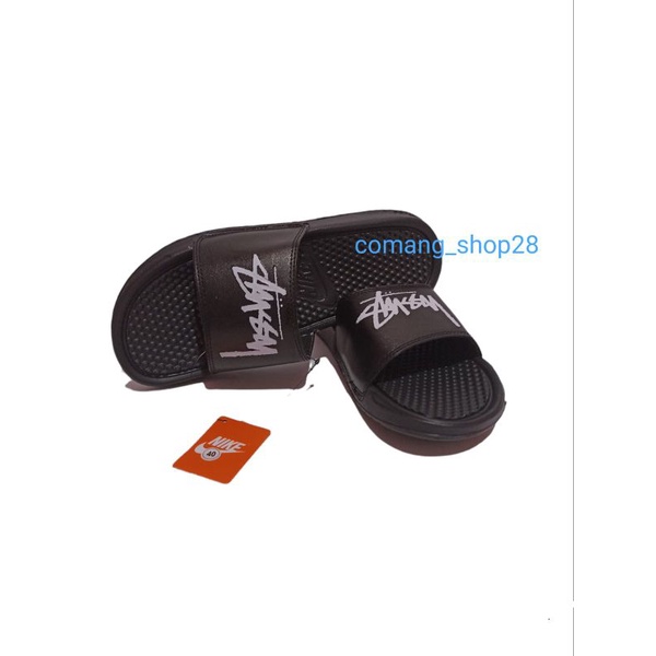 Sandal Sendal Slop Selop Slip On Slide Pria Wanita Cowok Cewek Laki Laki Casual Kekinian Murah NK Stussy Hitam Lis Putih