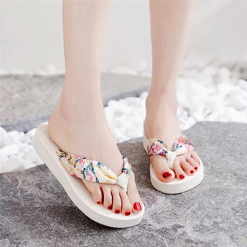 Sandal Jepit Wanita 2022 Baru Musim Panas Bohemian Satin Flat Bottom Fashion Nyaman Pantai Tebal Bawah Wedge Sandal