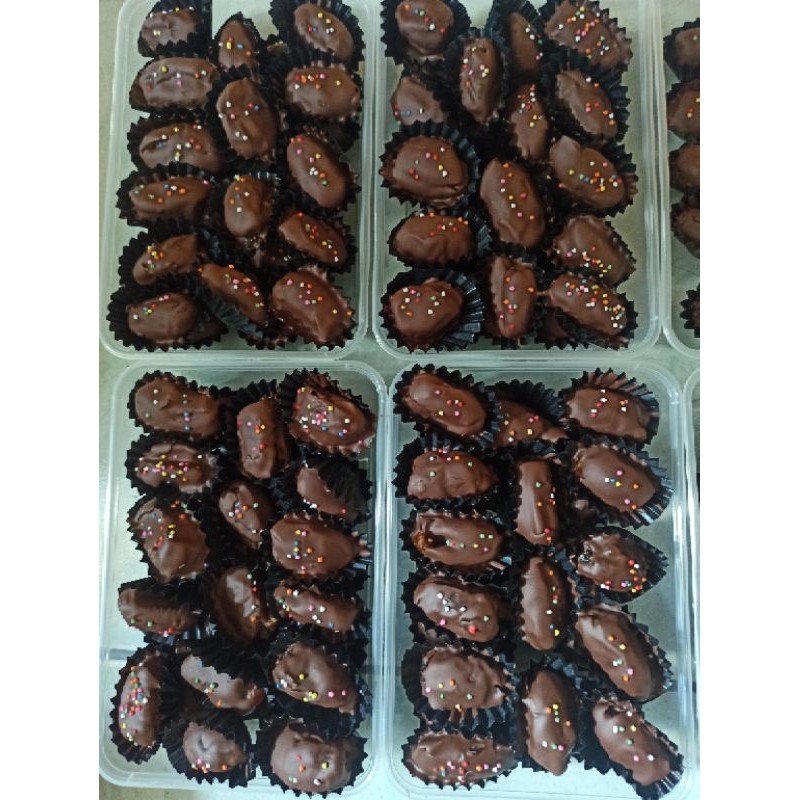 

KURMA COKLAT TANPA BIJI + ISIAN,isi sesuai selera,kurma manis,kurma lembut,kurma coklat
