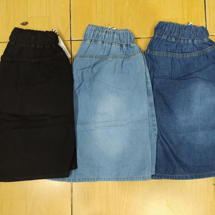 CELANA PENDEK LEVIS WANITA XL, XXL - HITAM