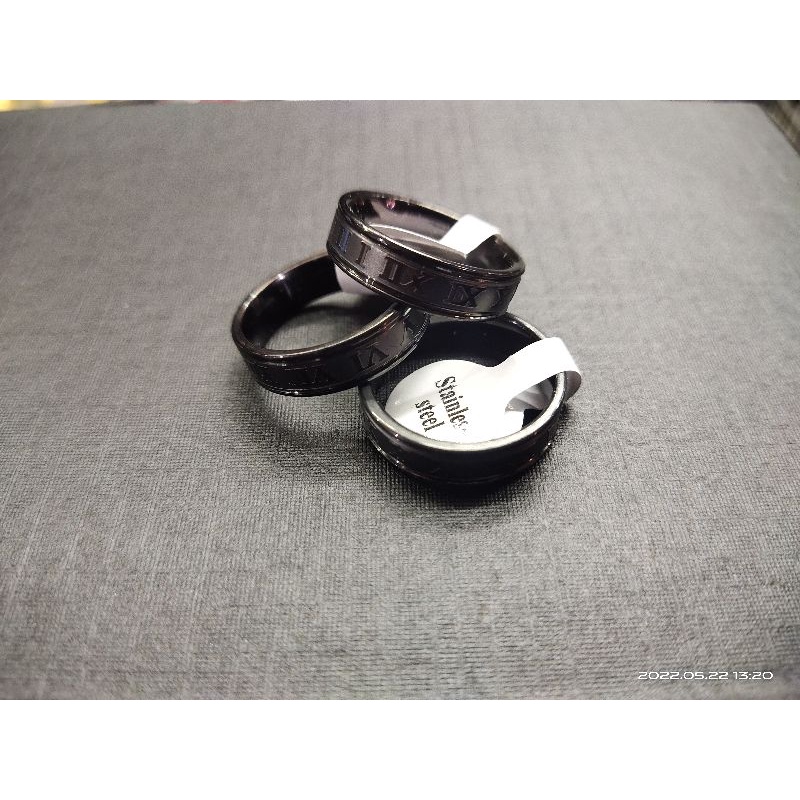 cincin titanium/stainless steel motif angka Romawi hitam isi 36 pcs ukuran [16.17.18.19.20]