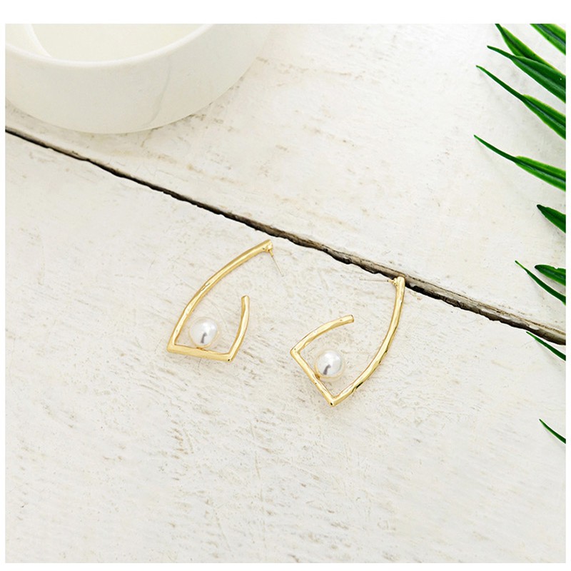 LRC Anting Tusuk Fashion Gold Irregular Pearl Earrings F43349