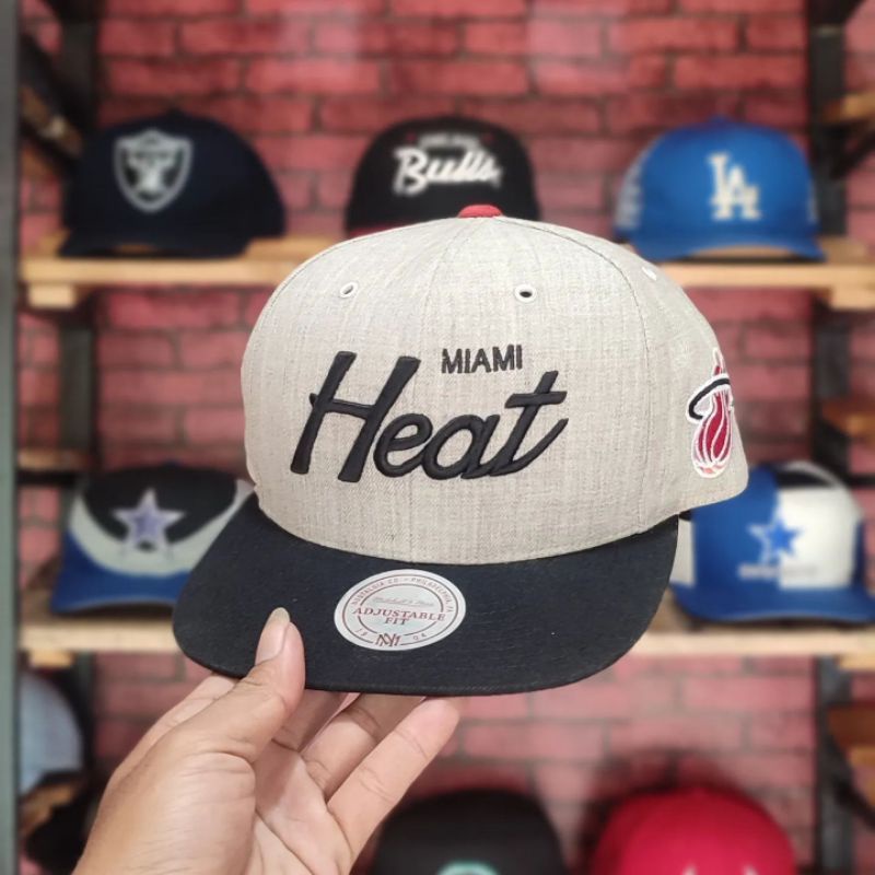 snapback Mitchell and ness x miami heat