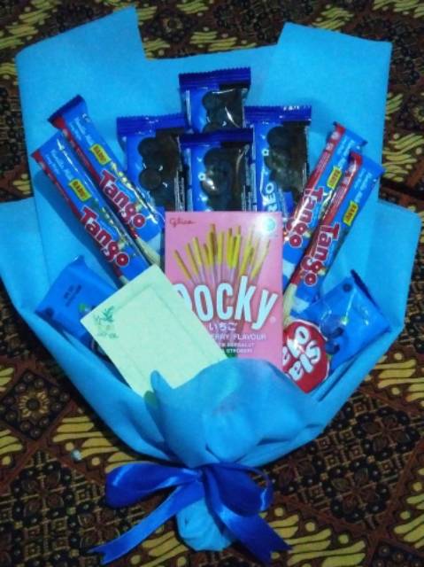 

Buket Snack Biru Murah Hadiah Wisuda