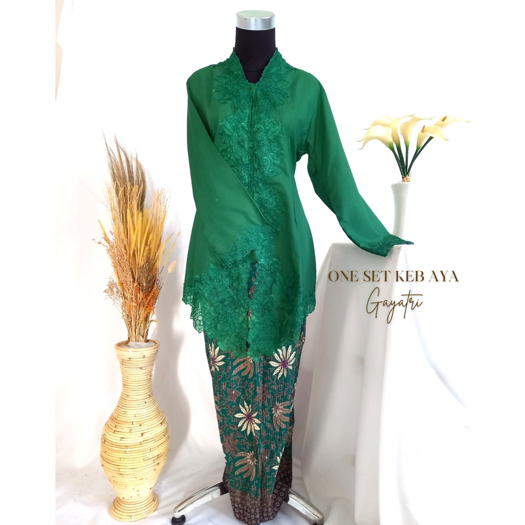 Pusat Bordir Tasikmalaya  - Setelan Kebaya Bordir Modern Katun Encim Toyobo dan Rok Plisket