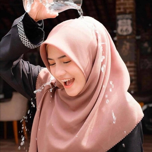 HIJAB SEGI EMPAT PREMIUM VOAL MIRACLE WATERPROOF MERK MALAICA