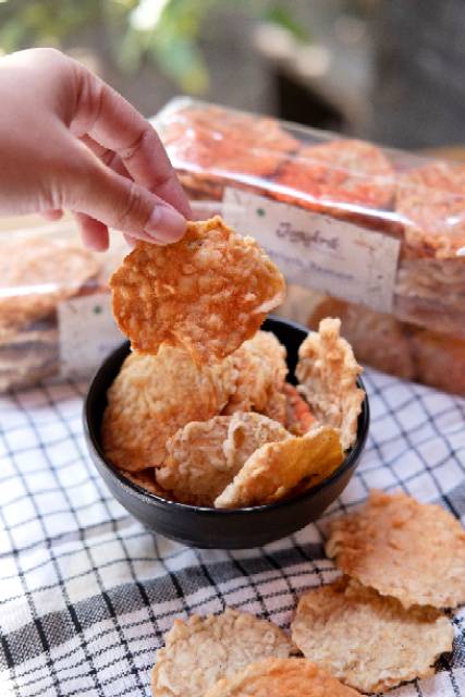 Keripik Kripik Tempe Murah Jangkrik Oleh-Oleh Khas Malang