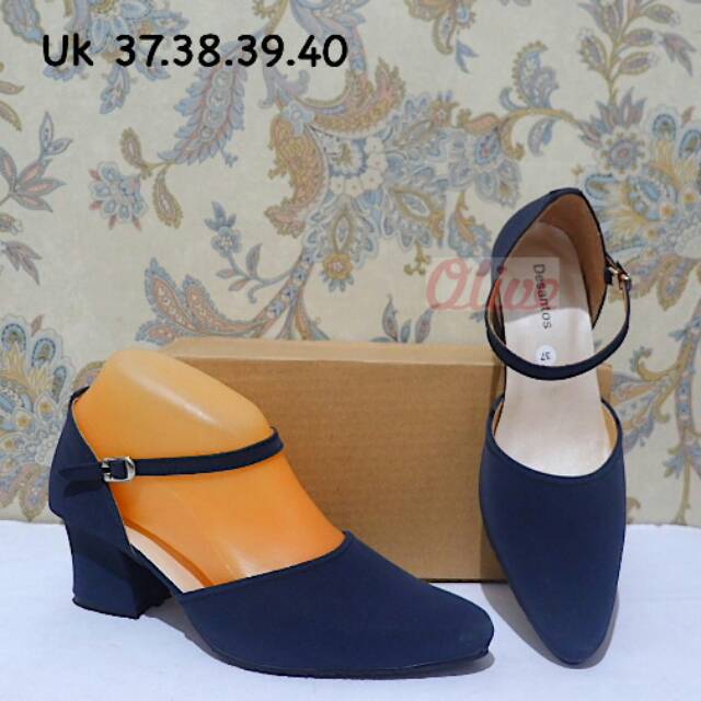 Heels desantos wanita