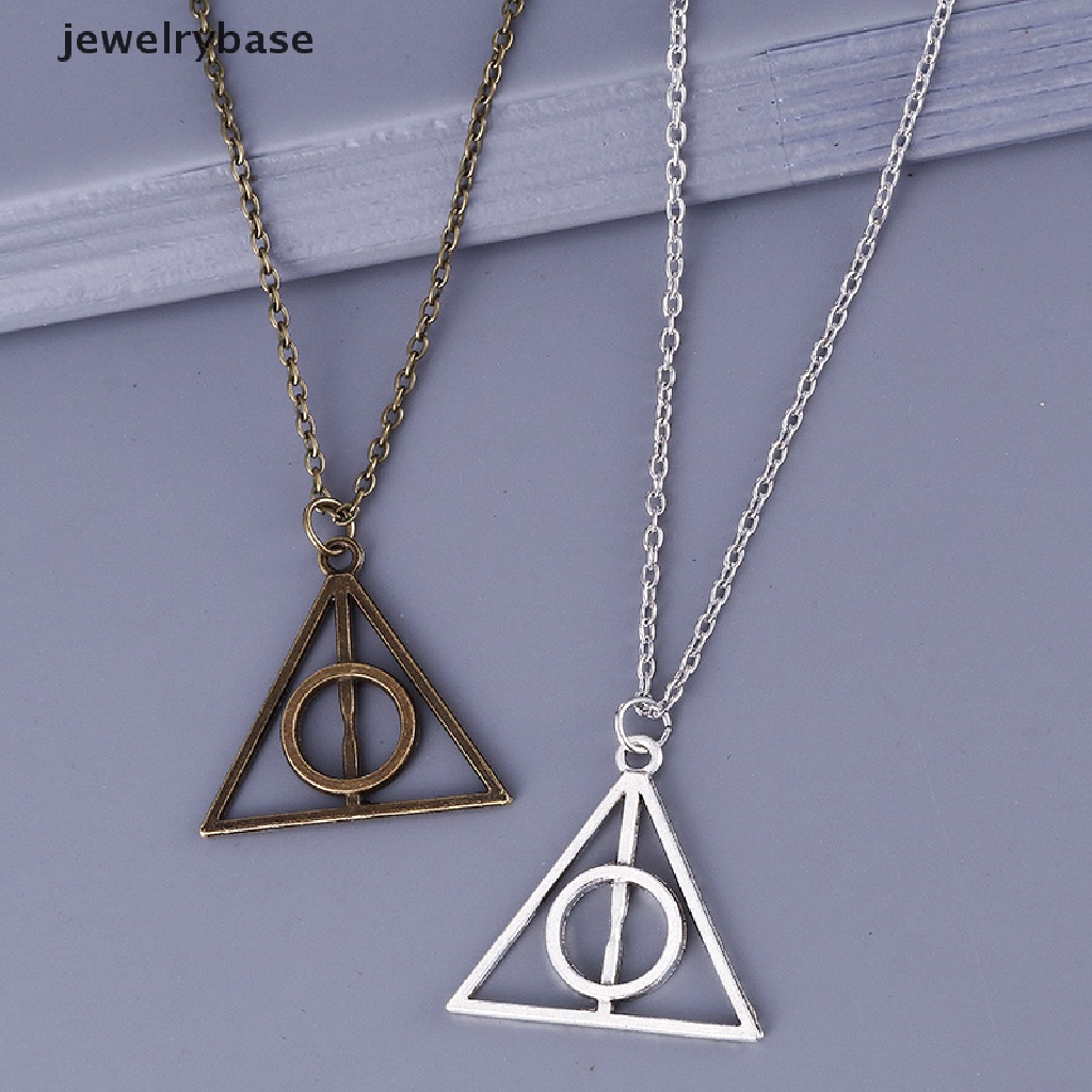 Kalung Dengan Liontin Bentuk Segitiga Desain The Deathly Hallows