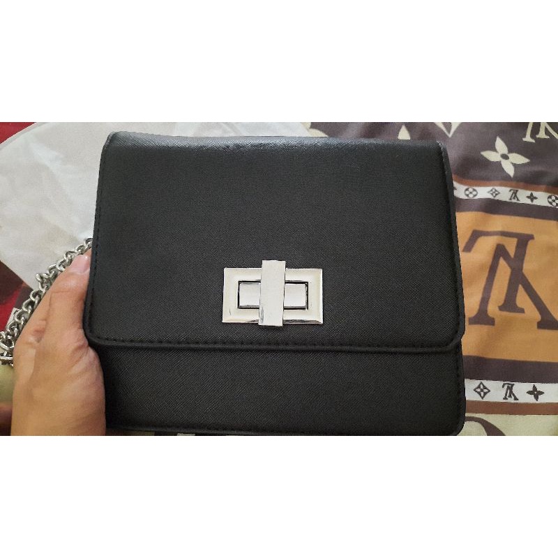 Bershka sling bag preloved SALE