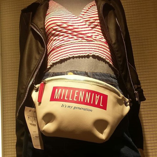 STRADIVARIUS MILENIAL BELT BAG