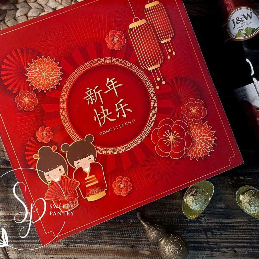 

♗ box/dus/packaging/kemasan kue imlek CNY kokeshi 22x22x9cm ➮