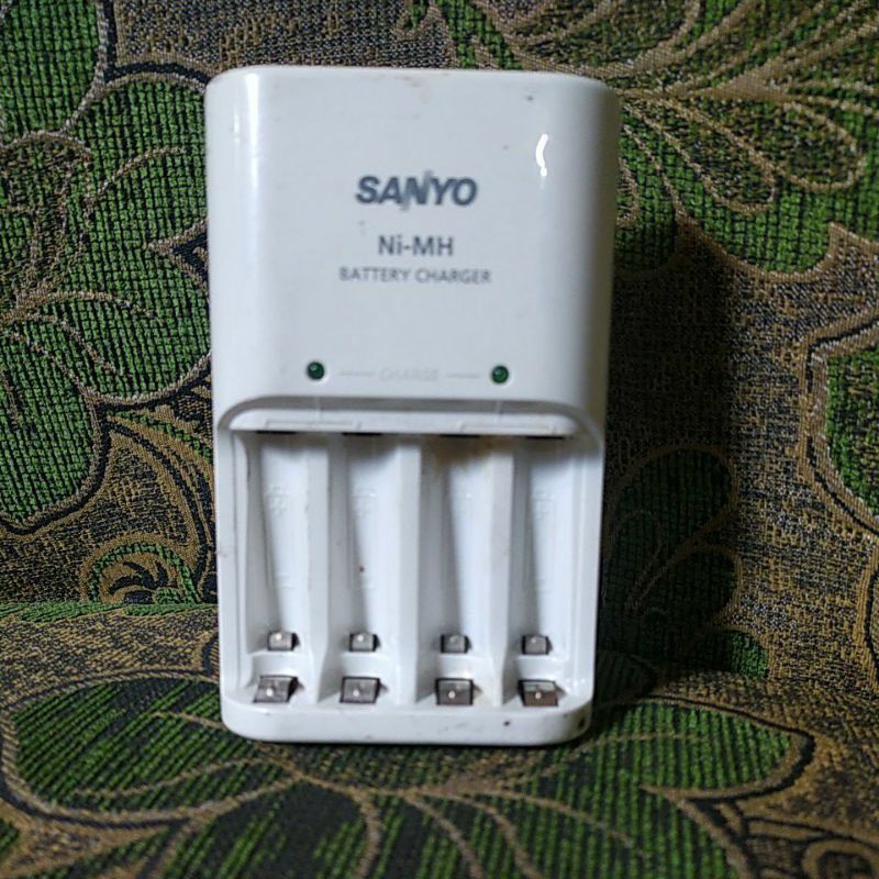 Charger baterai Sanyo basic