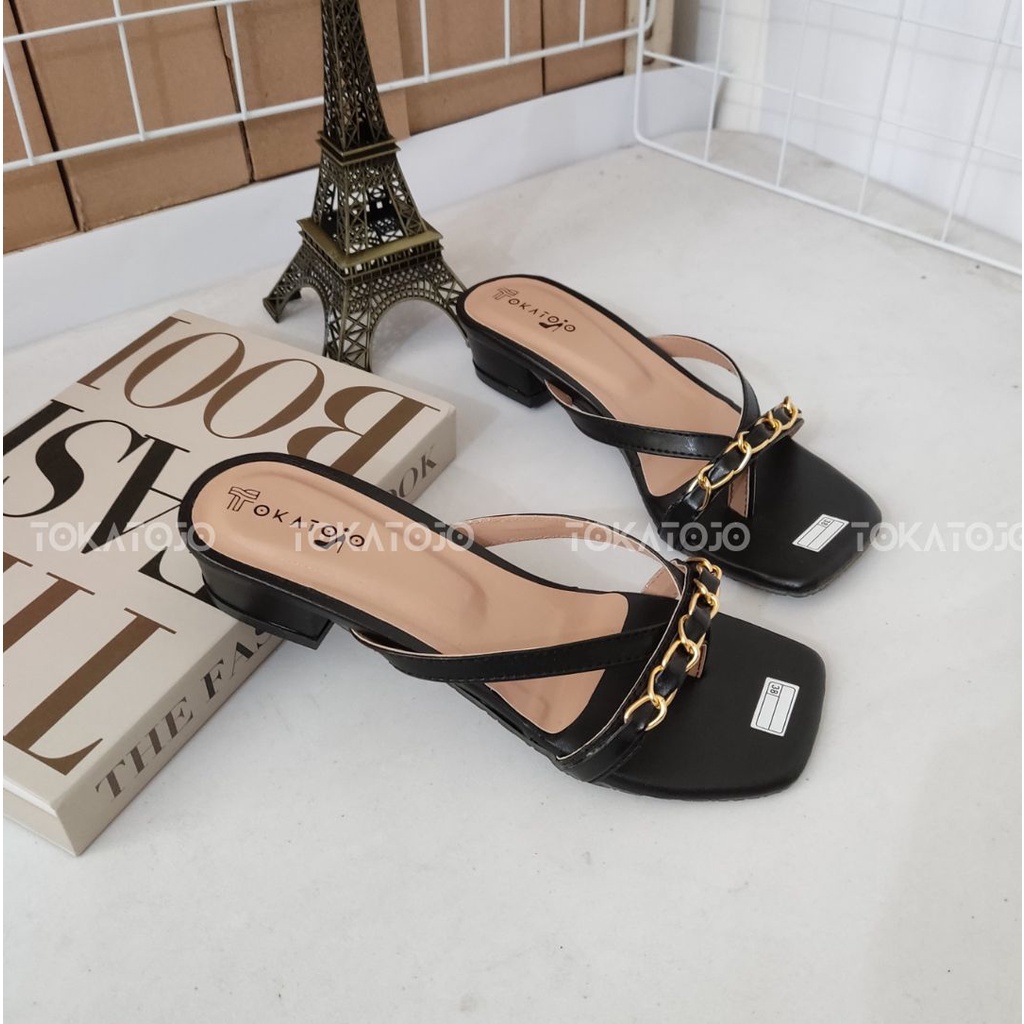 Sendal cewek kekinian terbaru Sandal Heels Wanita Hak tahu 3 cm Aksesoris Rantai slip on heels santai simpel