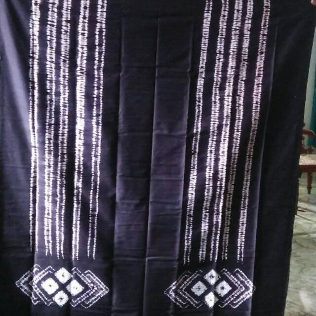 Kain Sasirangan khas Banjar hitam garis putih