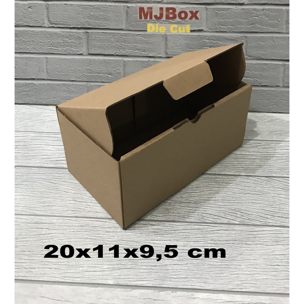 

Kardus uk.20x11x9,5 cm....Die Cut