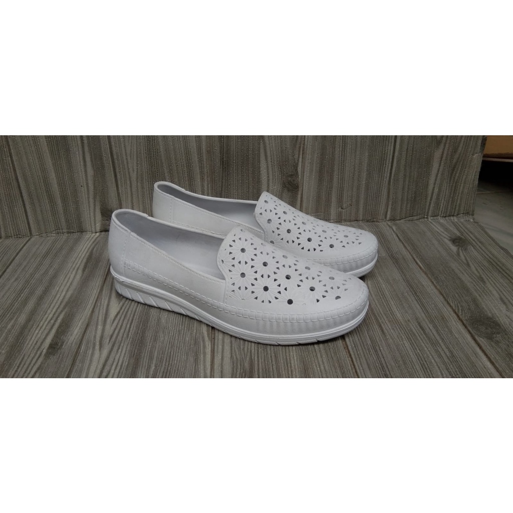 sepatu att SLP 04 sepatu karet putih sepatu medis wanita sepatu perawat sepatu karet putih
