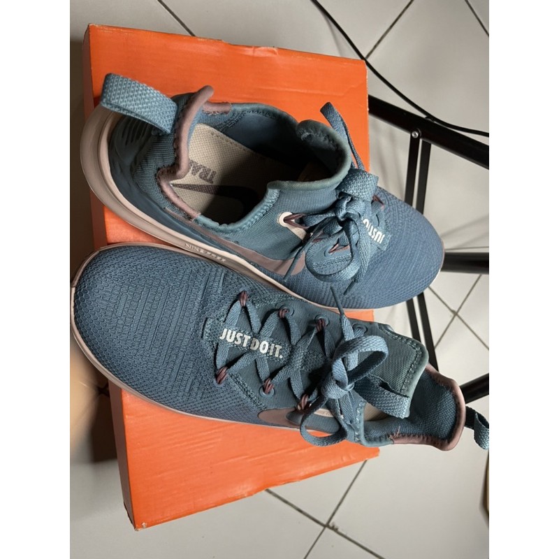 Nike WMNS Free TR 8
