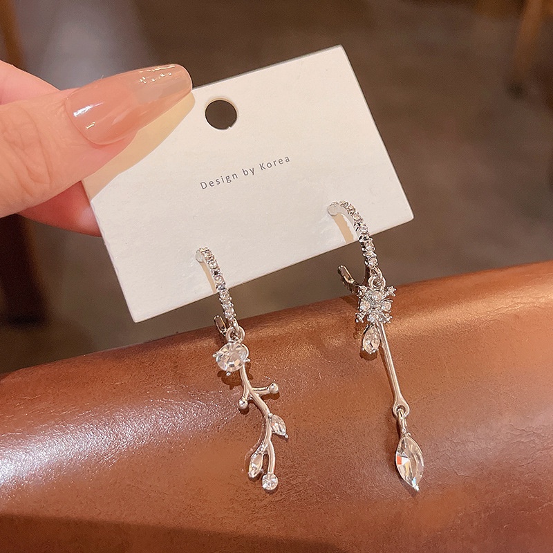 Anting Tusuk Sterling silver 925 Desain Bunga Asimetris Hias Kristal Zircon Mewah Untuk Wanita