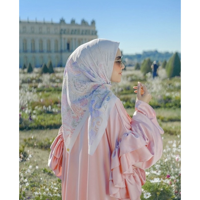NEW  Disney x Buttonscarves wonderland series - Pearl