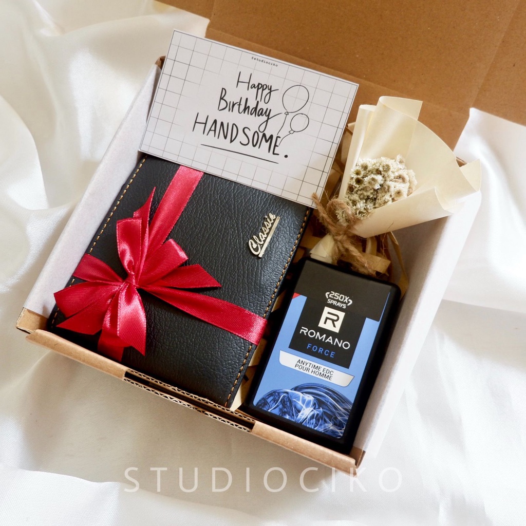 

Hampers Cowok Kado Ulang Tahun Anniversarry Hadiah Dompet Cowok Mini Gift Box for Him by Studiociko