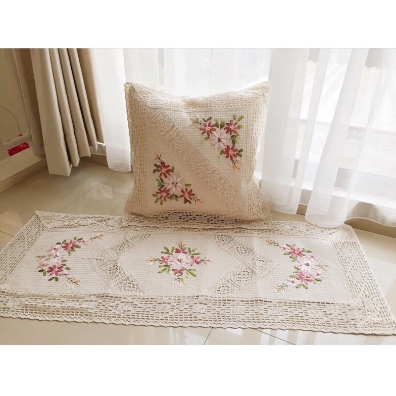 

sarung bantal rajut pita