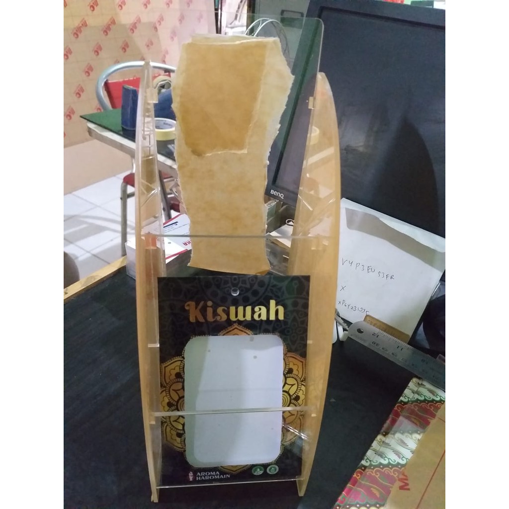 

TEMPAT BROSUR AKRILIK