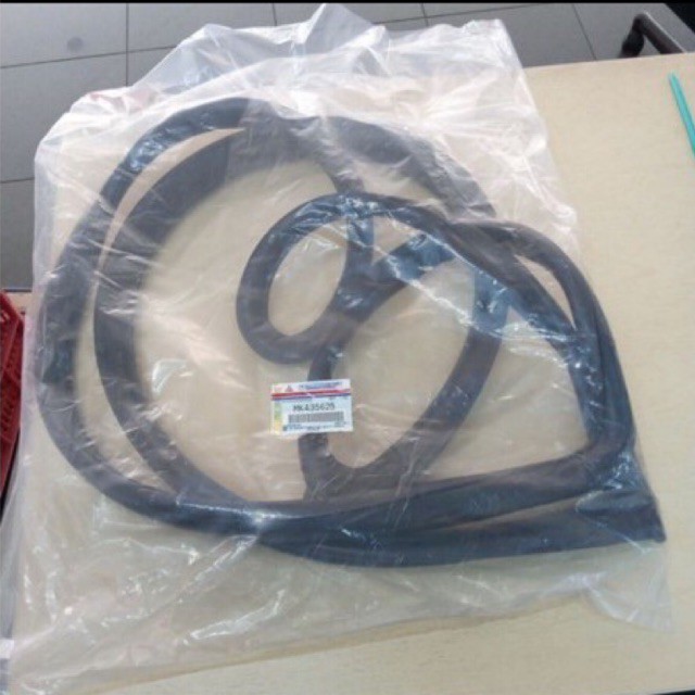 Karet Kaca Depan Canter Original100% 110PS 125PS Mitsubishi MK435625
