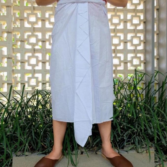 Kamen setengah jadi pakaian adat Bali pria