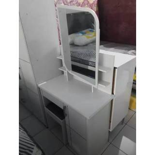 Meja rias pull putih kaca opal dan daun pengiriman husus Meja rias pull putih kaca opal dan daun pengiriman husus