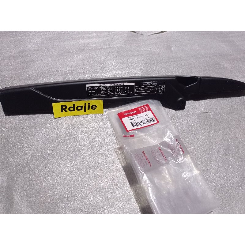 4051A-KWW-A80 Cover Tutup Rantai New Revo Blade Fi 2013 100% Original Ahm