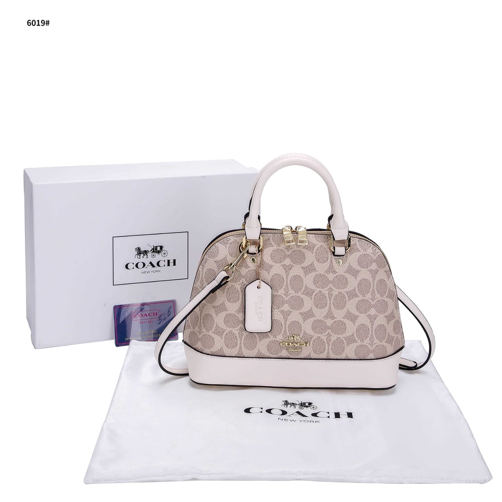 Sierra Dome Gold Hardware Shoulder Bag 6019