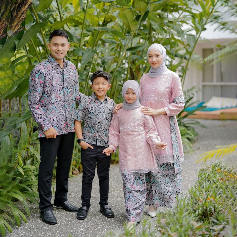 Elkhadija Sarimbit Keluarga Terbaru 2022 Sarimbit Couple Fashion Muslim Baju Lebaran Couple Keluarga