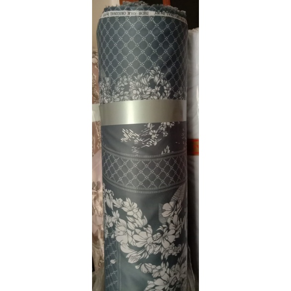 KAIN BAHAN DIOR SILK MOTIF JEUMPA METERAN READY STOCK(harga 0,5m)