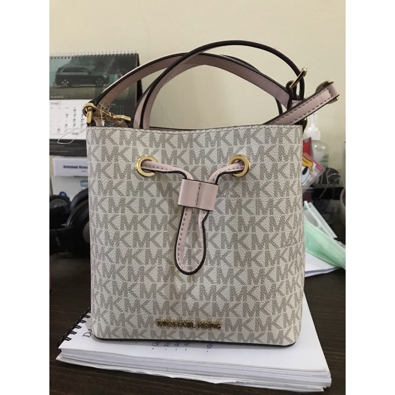 Authentic MK Michael Kors Suri Bucket Small crossbody bag preloved