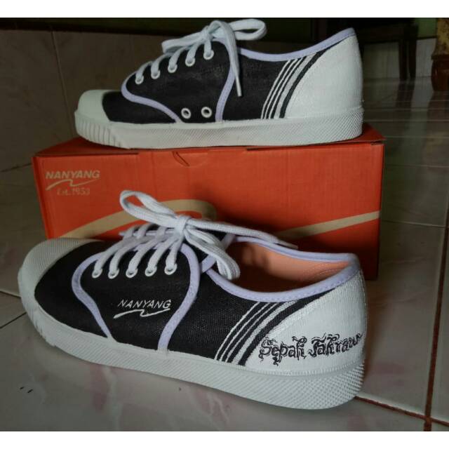 SEPATU NANYANG MOTIF 205-S (HITAM PUTIH)