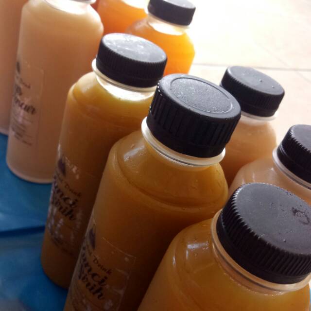 

Minuman tradisional beras kencur kunci sirih kunyit asam