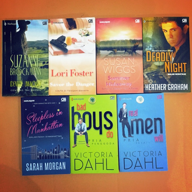 Buku novel Harlequin romantis