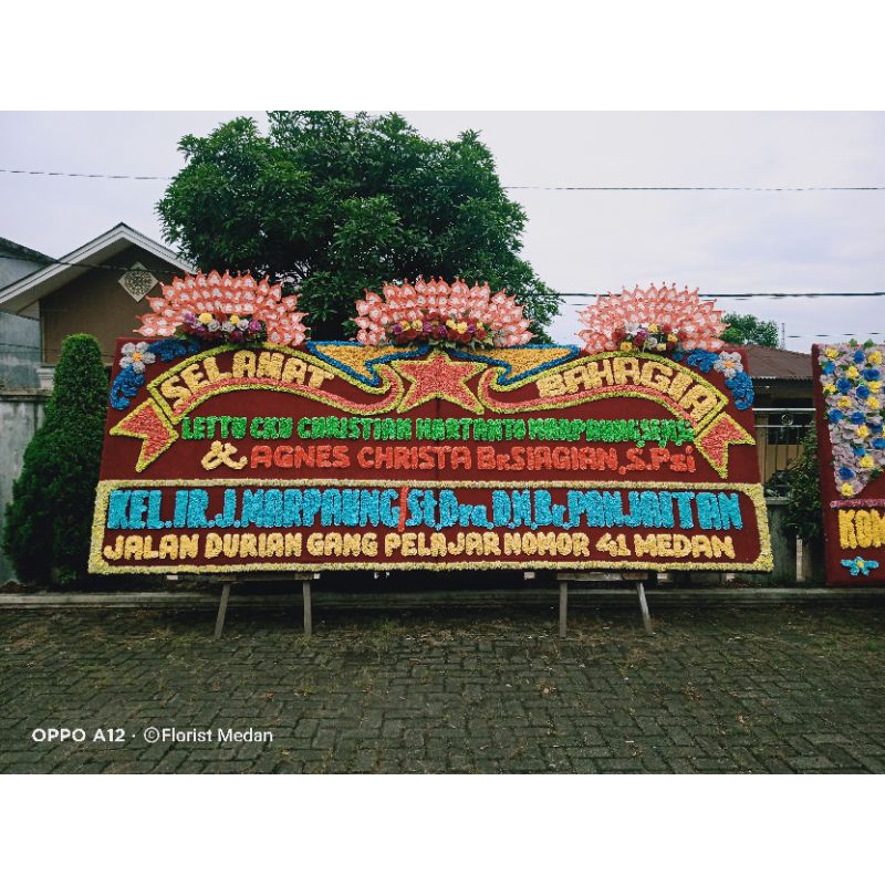 KARANGAN BUNGA MEDAN / PAPAN BUNGA MEDAN + 3 MAHKOTA