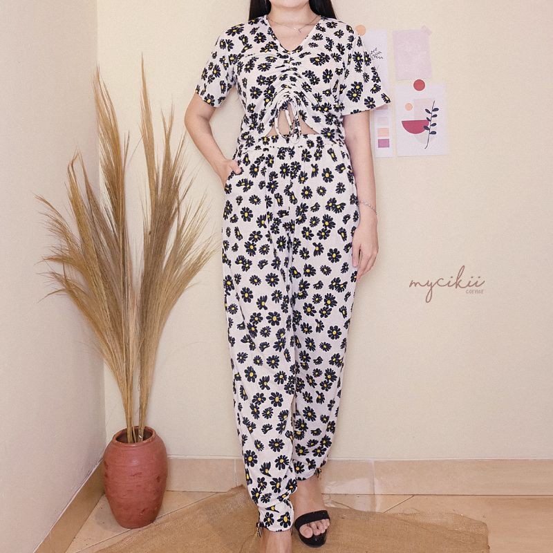 MyCikii White Floral Set / setelan wanita rayon / setelan bunga import bangkok / setelan crop serut